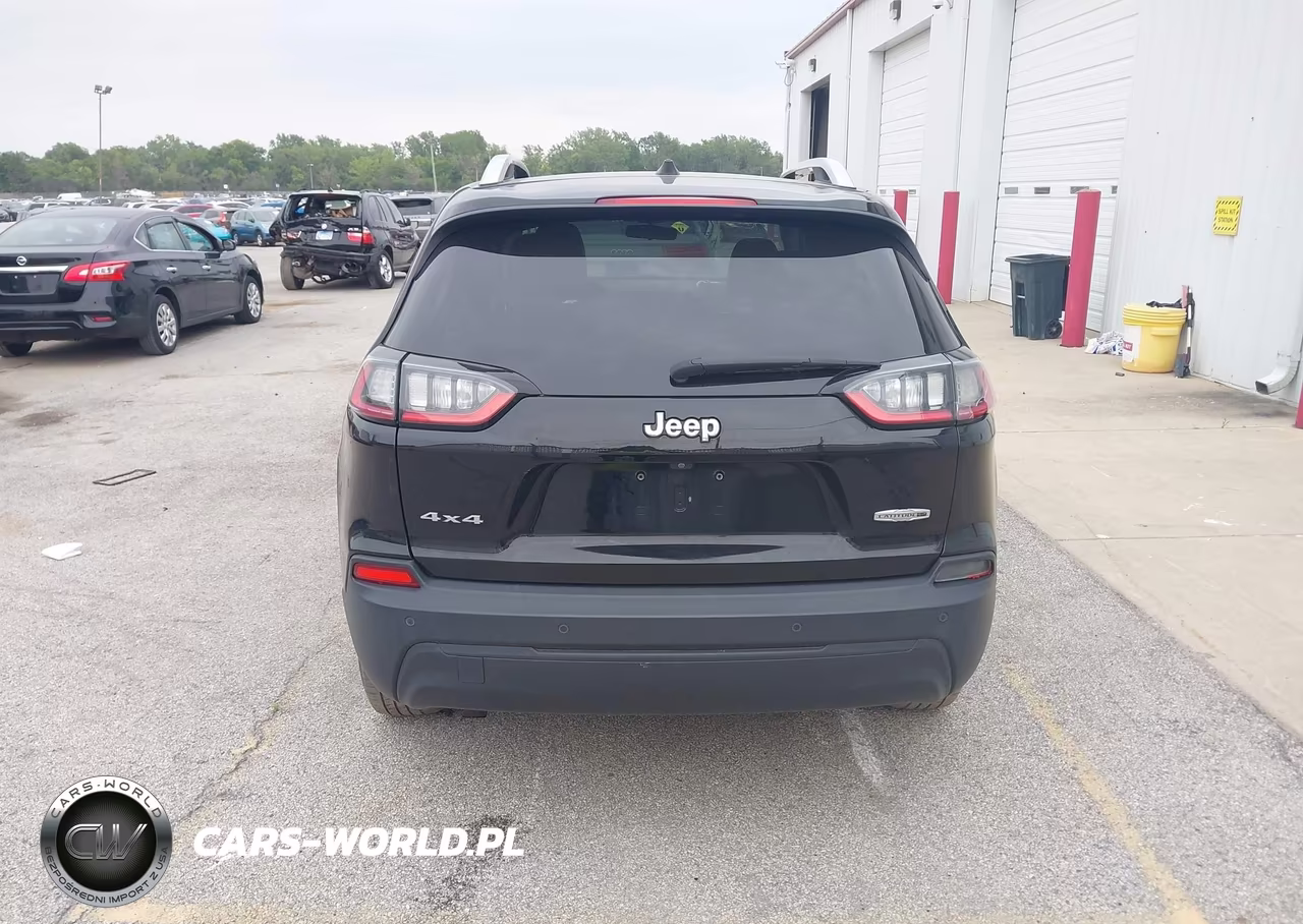 2019 Jeep Cherokee Latitude Plus 4X4 VIN:1C4PJMLB7KD417515 - 16