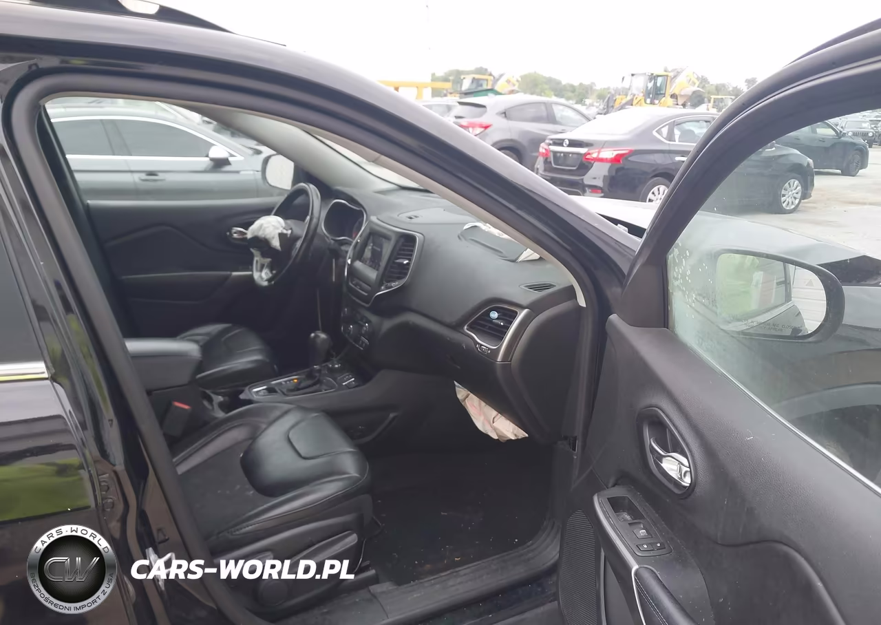 2019 Jeep Cherokee Latitude Plus 4X4 VIN:1C4PJMLB7KD417515 - 5