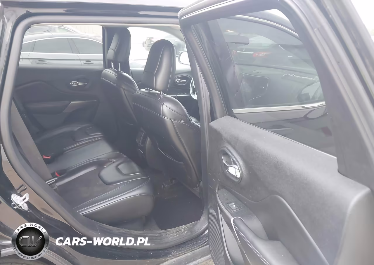 2019 Jeep Cherokee Latitude Plus 4X4 VIN:1C4PJMLB7KD417515 - 8