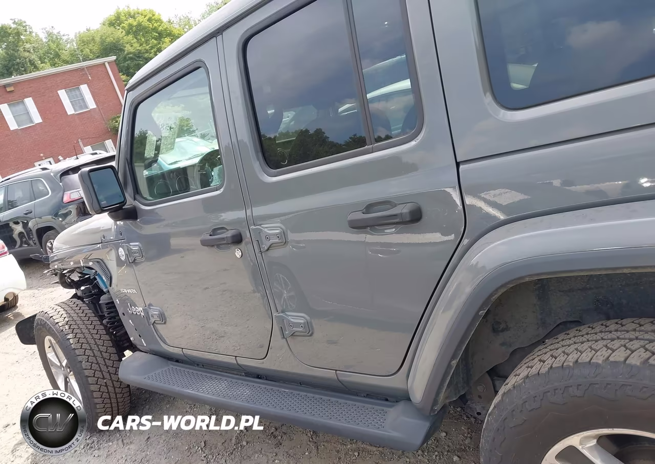 2020 Jeep Wrangler Unlimited Sahara 4X4 VIN:1C4HJXEG5LW182701 - 13