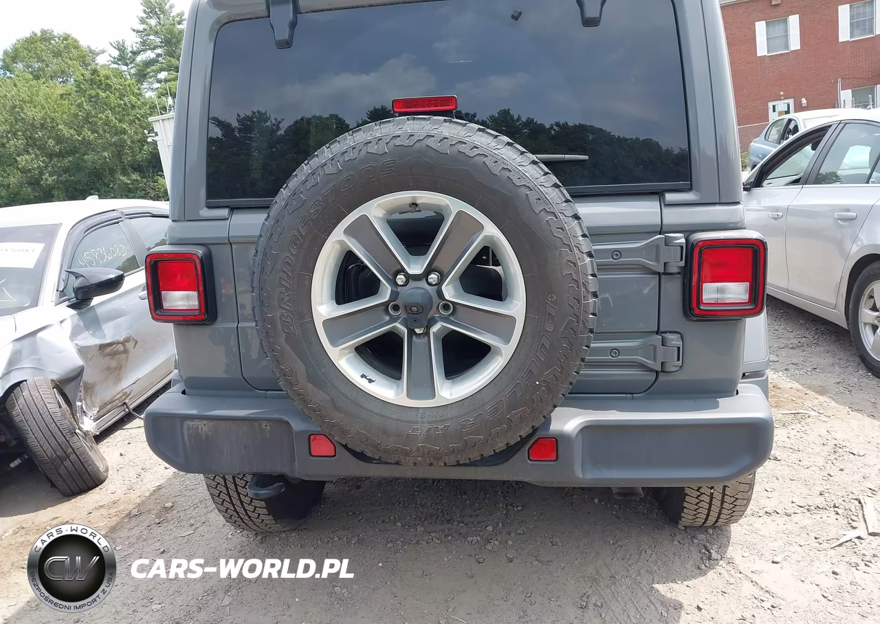 2020 Jeep Wrangler Unlimited Sahara 4X4 VIN:1C4HJXEG5LW182701 - 15