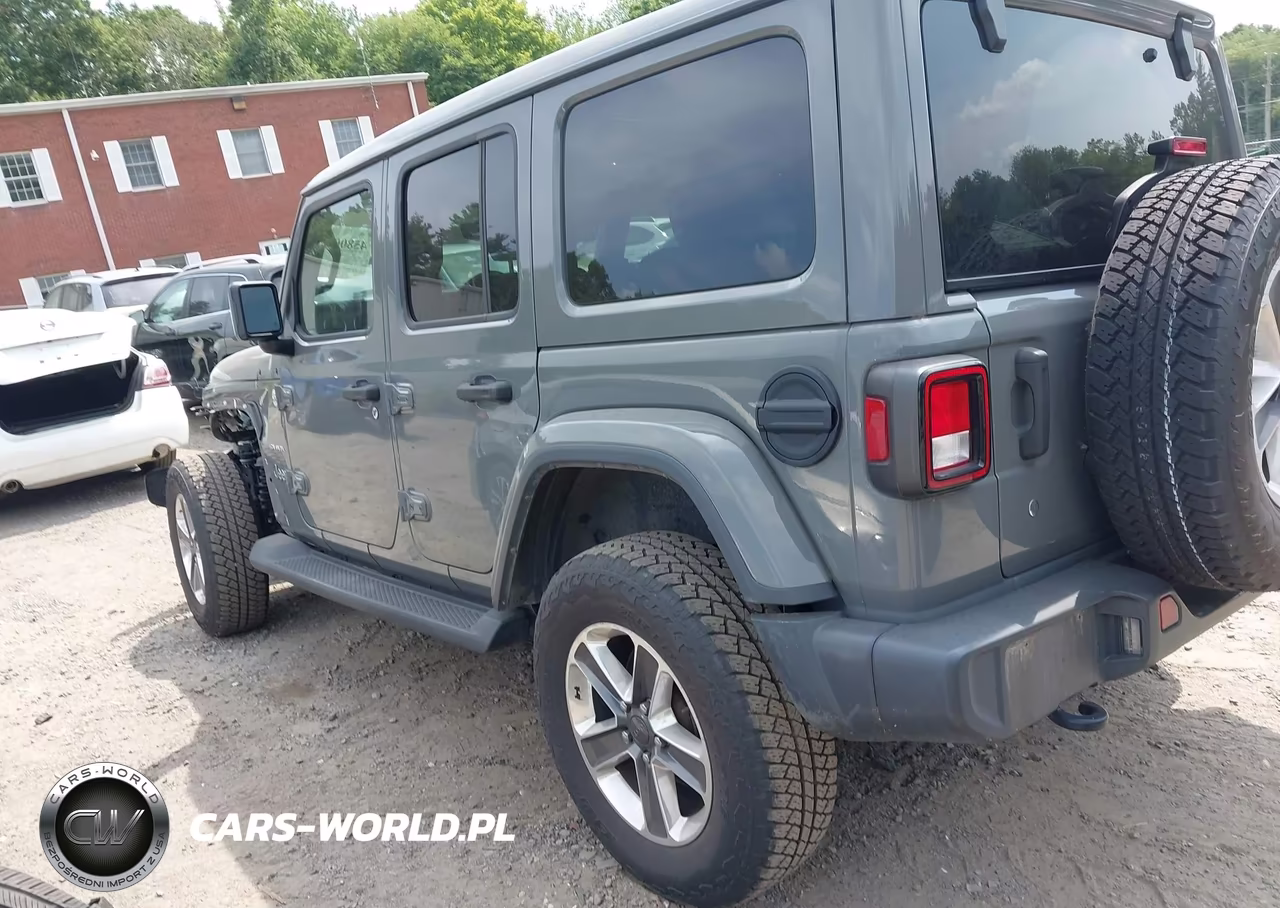 2020 Jeep Wrangler Unlimited Sahara 4X4 VIN:1C4HJXEG5LW182701 - 3