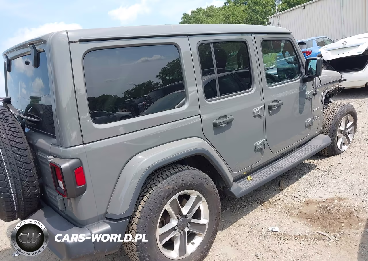 2020 Jeep Wrangler Unlimited Sahara 4X4 VIN:1C4HJXEG5LW182701 - 4