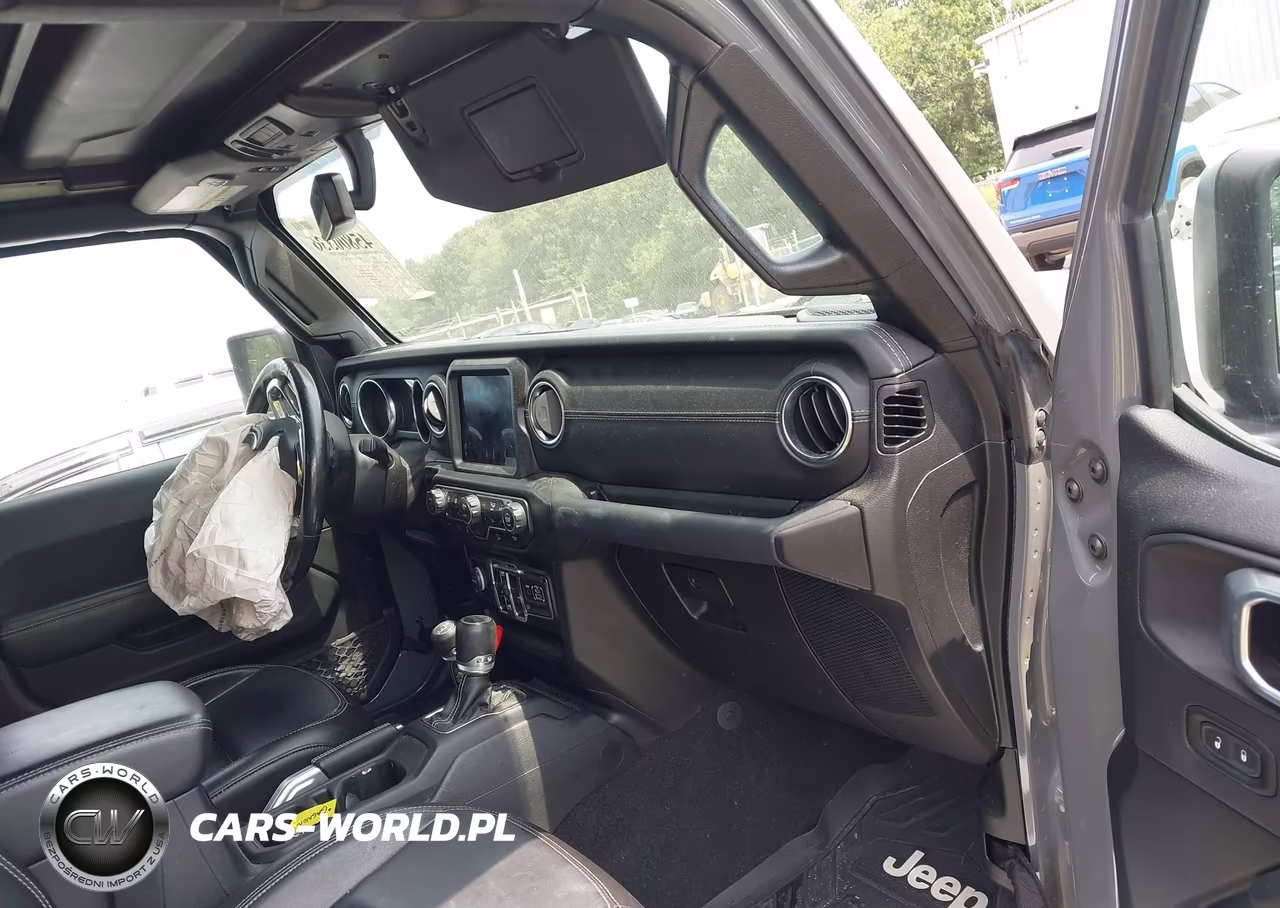 2020 Jeep Wrangler Unlimited Sahara 4X4 VIN:1C4HJXEG5LW182701 - 5