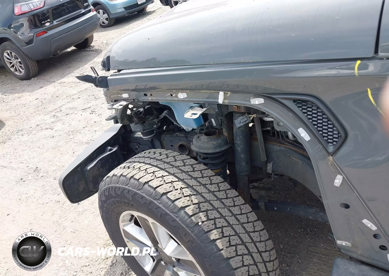 2020 Jeep Wrangler Unlimited Sahara 4X4 VIN:1C4HJXEG5LW182701 - 6