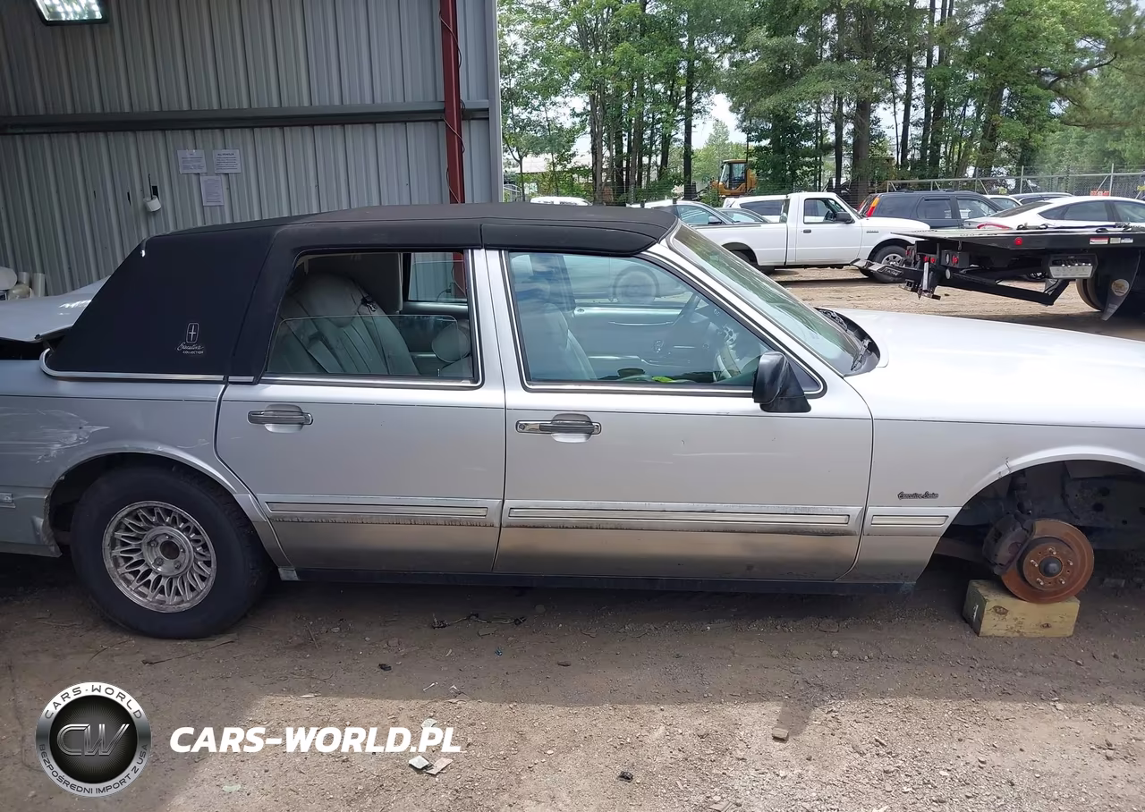 1997 Lincoln Town Car Executive VIN:1LNLM81W2VY672164 - 14