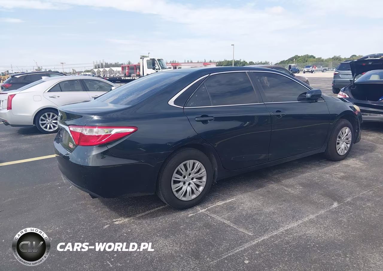 2017 Toyota Camry Le VIN:4T1BF1FK3HU695760 - 4