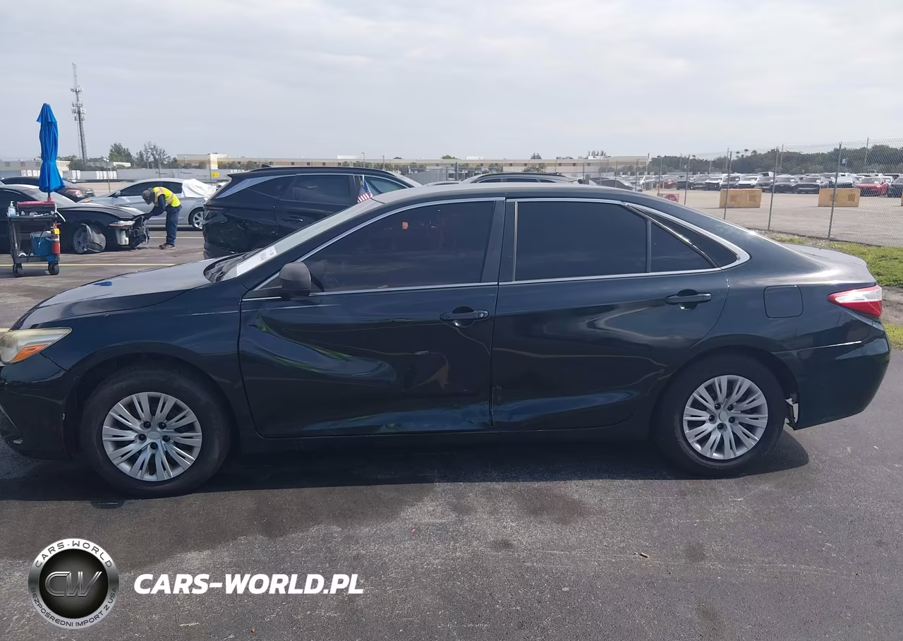 2017 Toyota Camry Le VIN:4T1BF1FK3HU695760 - 6