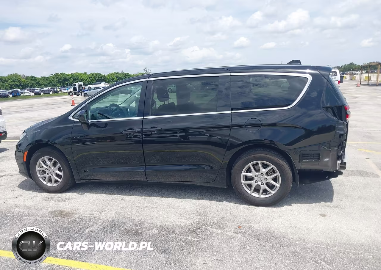 2024 Chrysler Pacifica Touring L VIN:2C4RC1BG8RR140265 - 15