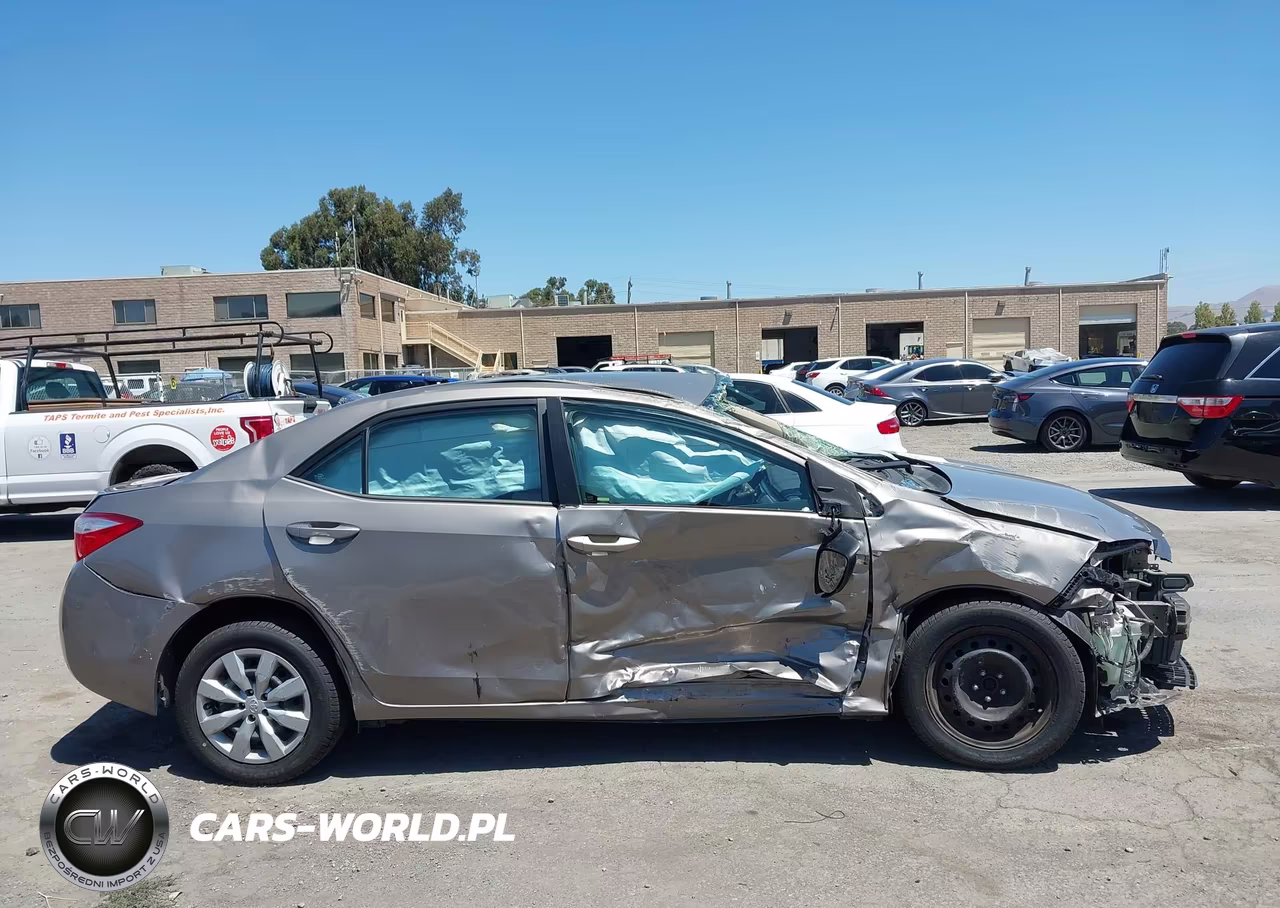 2015 Toyota Corolla Le VIN:5YFBURHE7FP242834 - 14