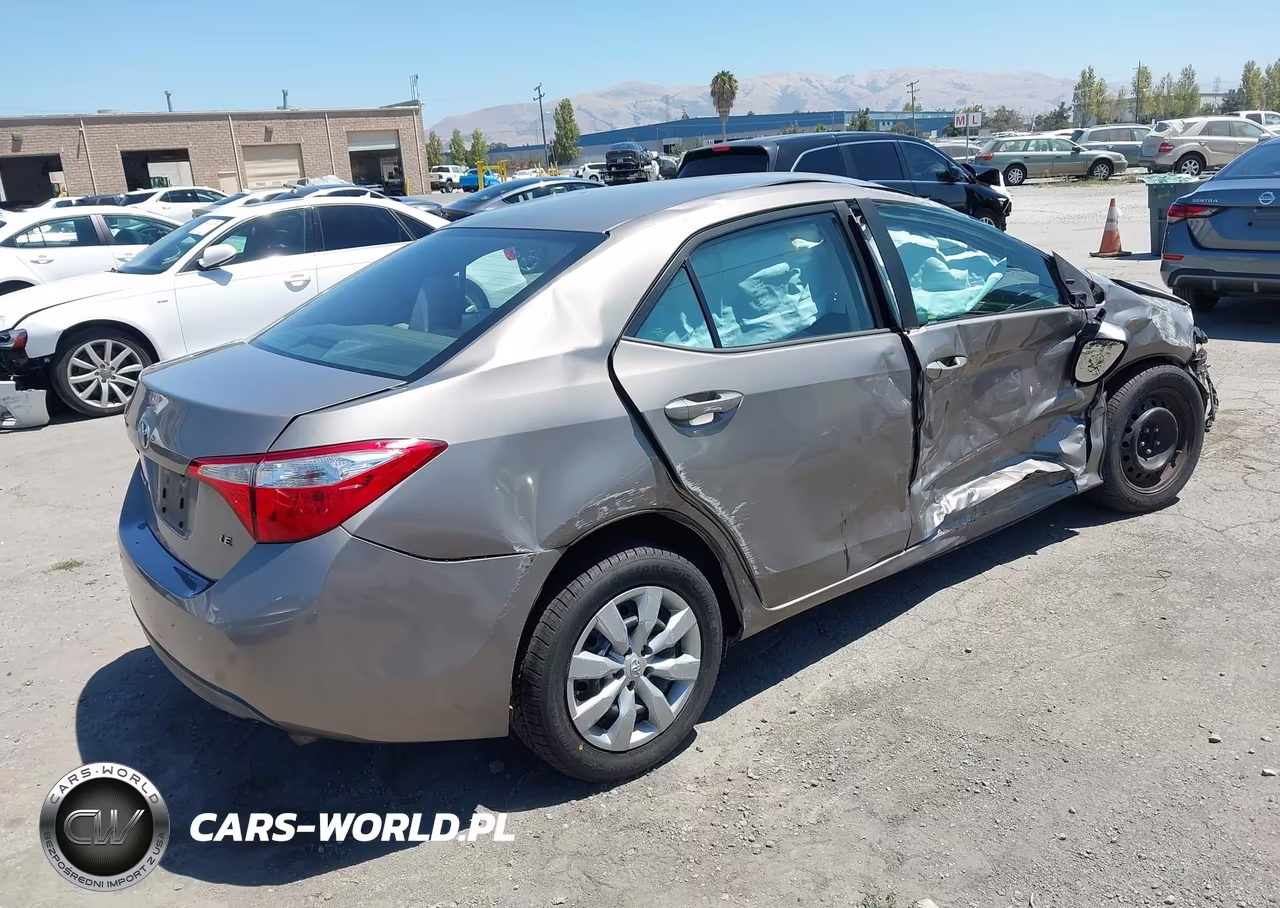 2015 Toyota Corolla Le VIN:5YFBURHE7FP242834 - 4