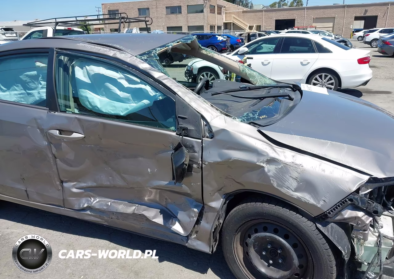 2015 Toyota Corolla Le VIN:5YFBURHE7FP242834 - 6