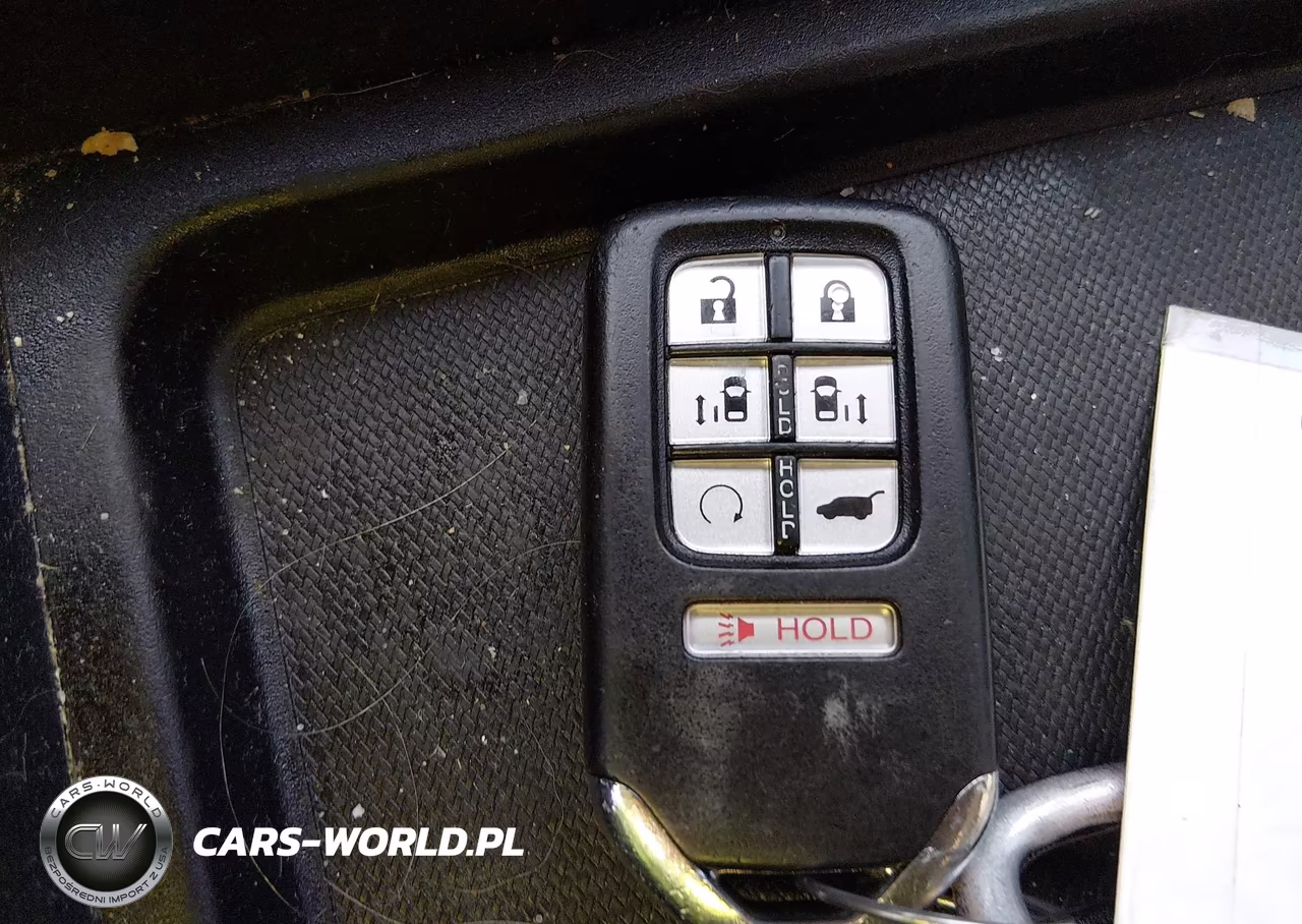 2018 Honda Odyssey Touring VIN:5FNRL6H86JB046155 - 11