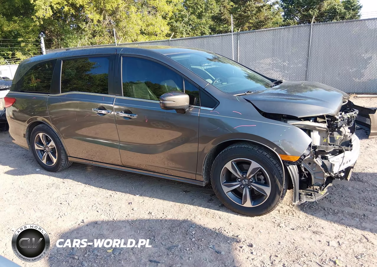 2018 Honda Odyssey Touring VIN:5FNRL6H86JB046155 - 14