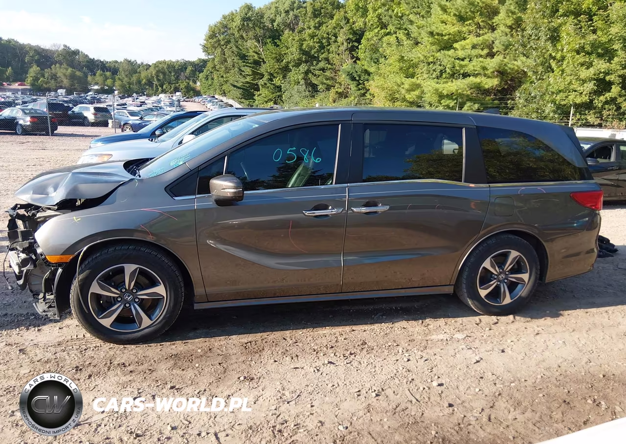 2018 Honda Odyssey Touring VIN:5FNRL6H86JB046155 - 15