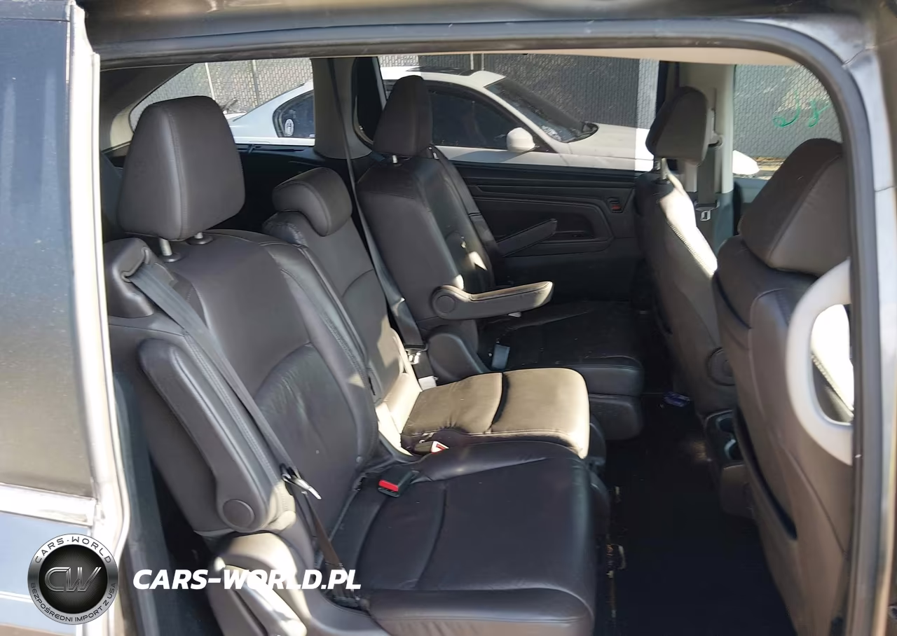 2018 Honda Odyssey Touring VIN:5FNRL6H86JB046155 - 8