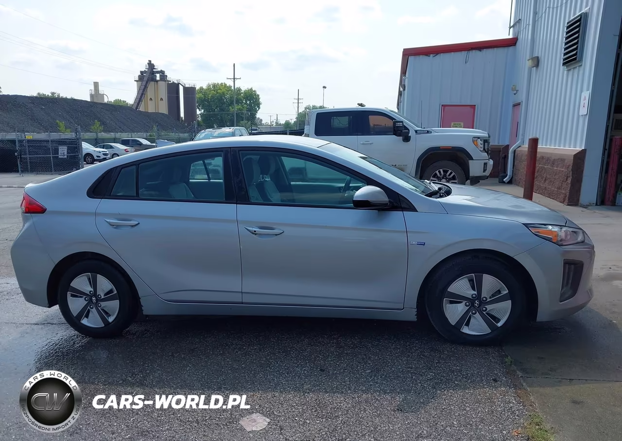 2020 Hyundai Ioniq Hybrid Blue VIN:KMHC65LCXLU220334 - 18