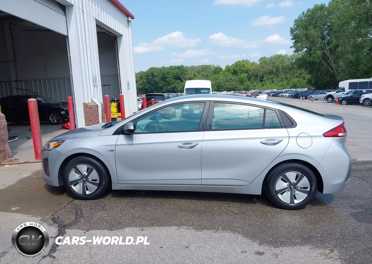 2020 Hyundai Ioniq Hybrid Blue VIN:KMHC65LCXLU220334 - 19