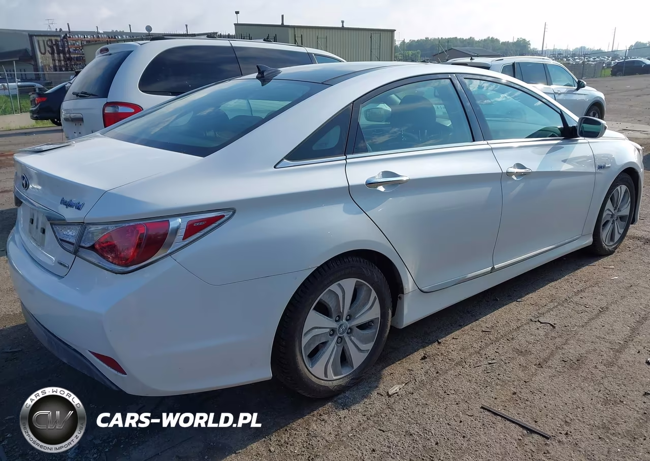 2013 Hyundai Sonata Hybrid VIN:KMHEC4A4XDA08943 - 4