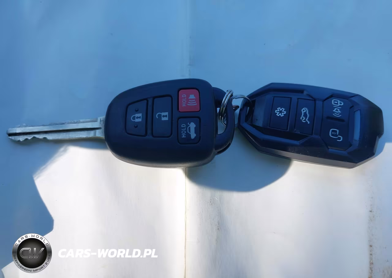 2018 Toyota Corolla Le VIN:5YFBURHE0JP830292 - 11