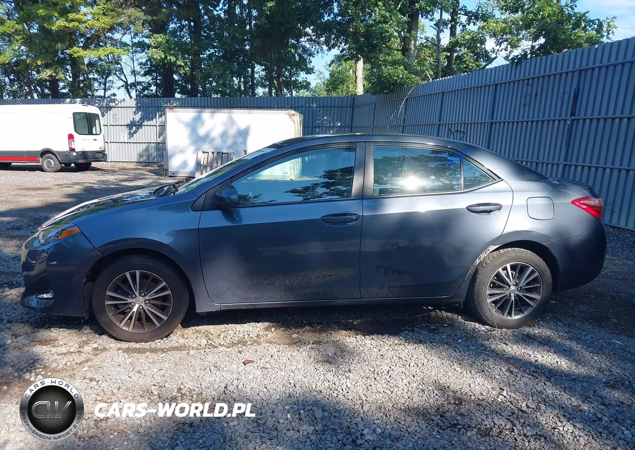 2018 Toyota Corolla Le VIN:5YFBURHE0JP830292 - 14