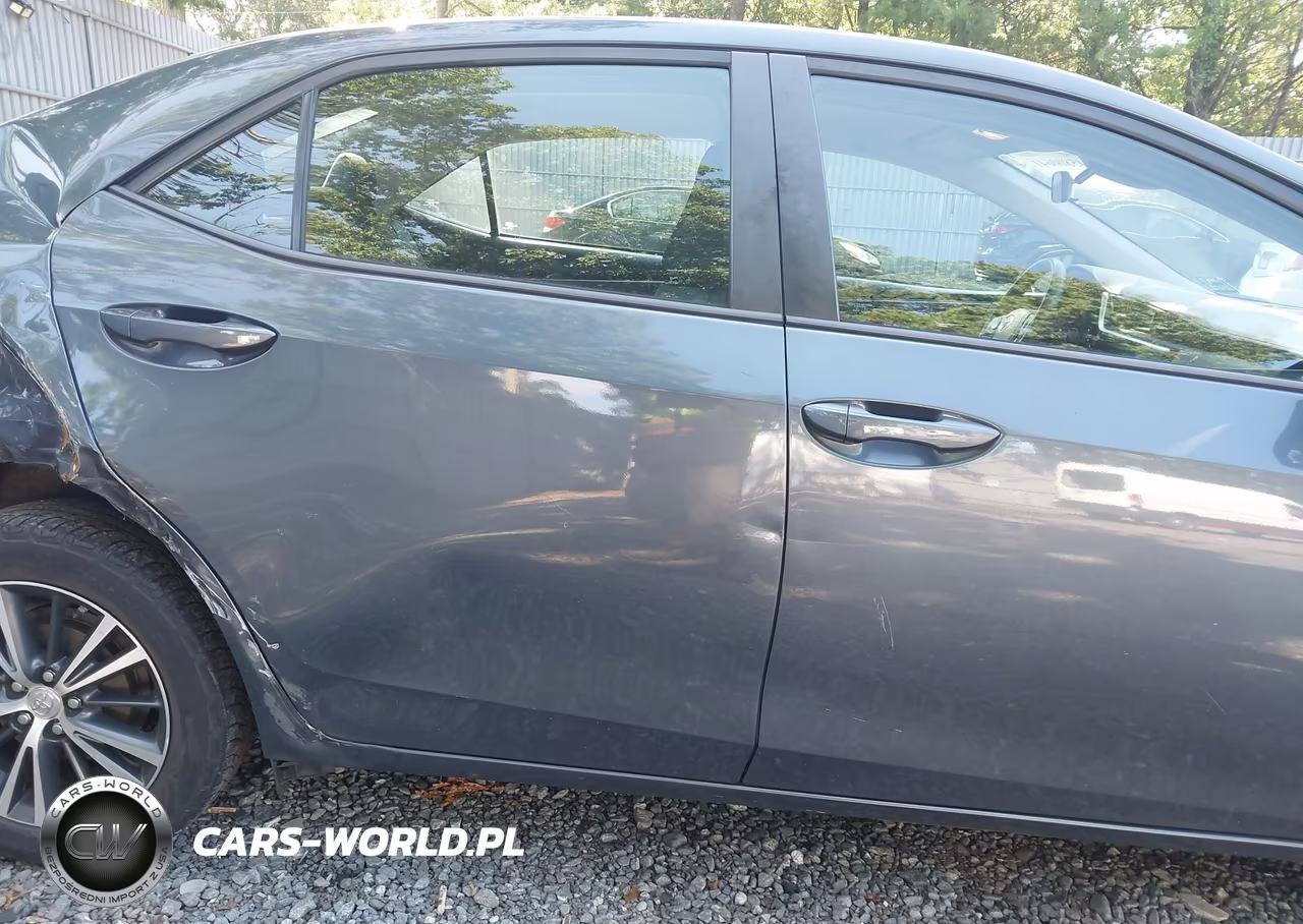 2018 Toyota Corolla Le VIN:5YFBURHE0JP830292 - 17