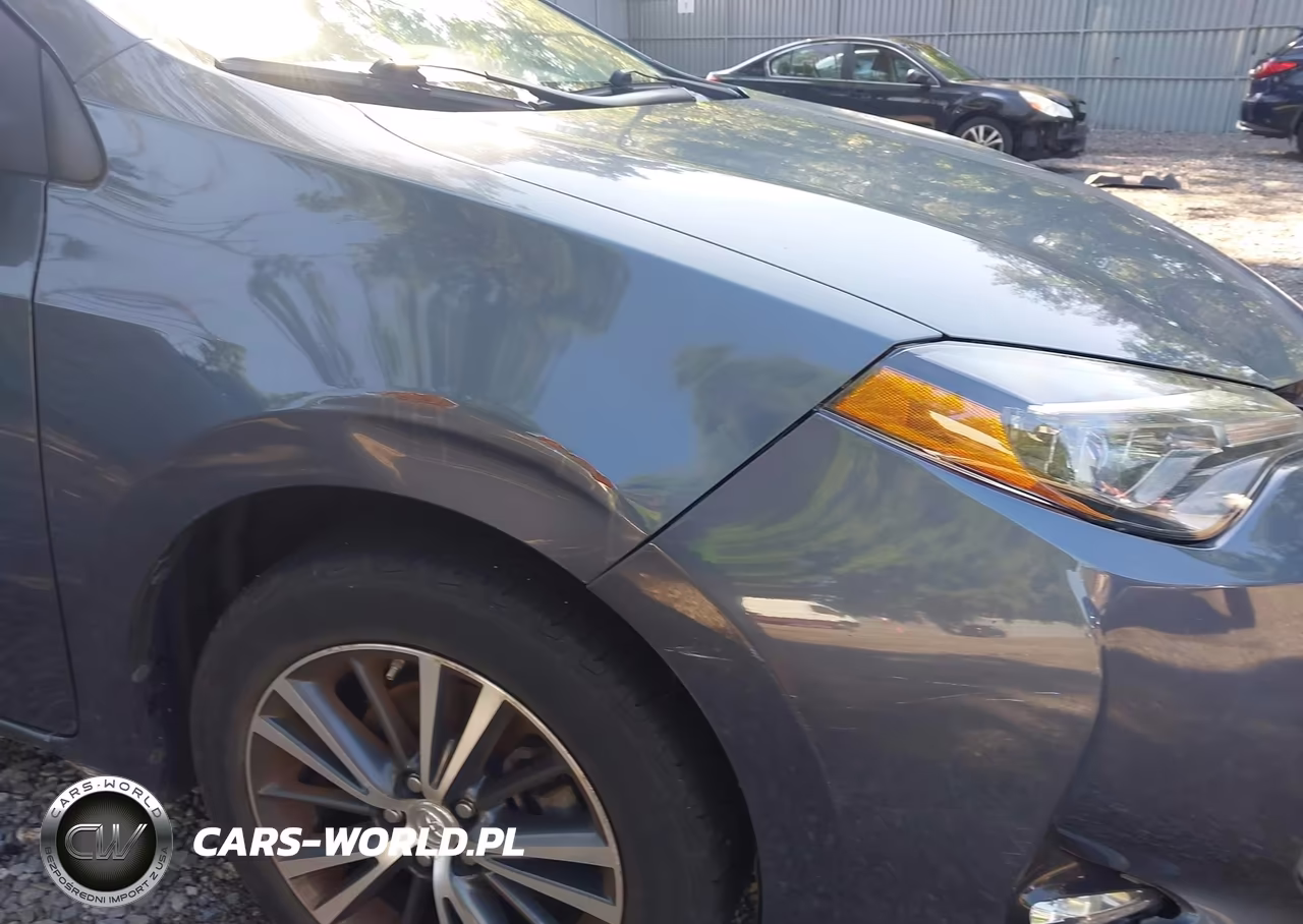 2018 Toyota Corolla Le VIN:5YFBURHE0JP830292 - 18