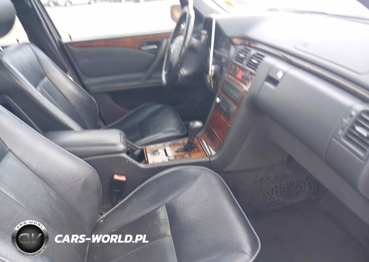 2000 Mercedes-Benz E 320 VIN:WDBJF65J3YB119053 - 5