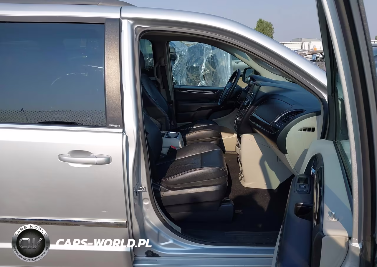 2012 Chrysler Town & Country Touring VIN:2C4RC1BG7CR344496 - 5