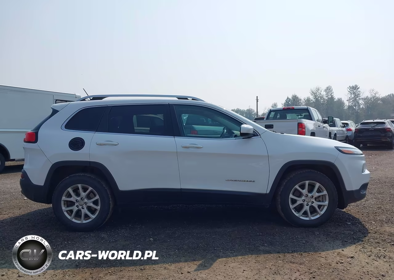 2018 Jeep Cherokee Latitude 4X4 VIN:1C4PJMCB7JD528595 - 13