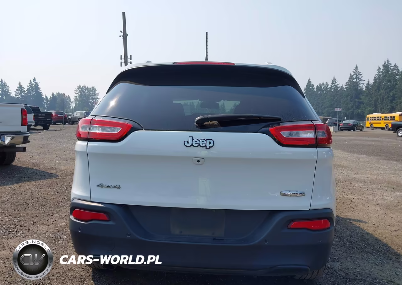 2018 Jeep Cherokee Latitude 4X4 VIN:1C4PJMCB7JD528595 - 16