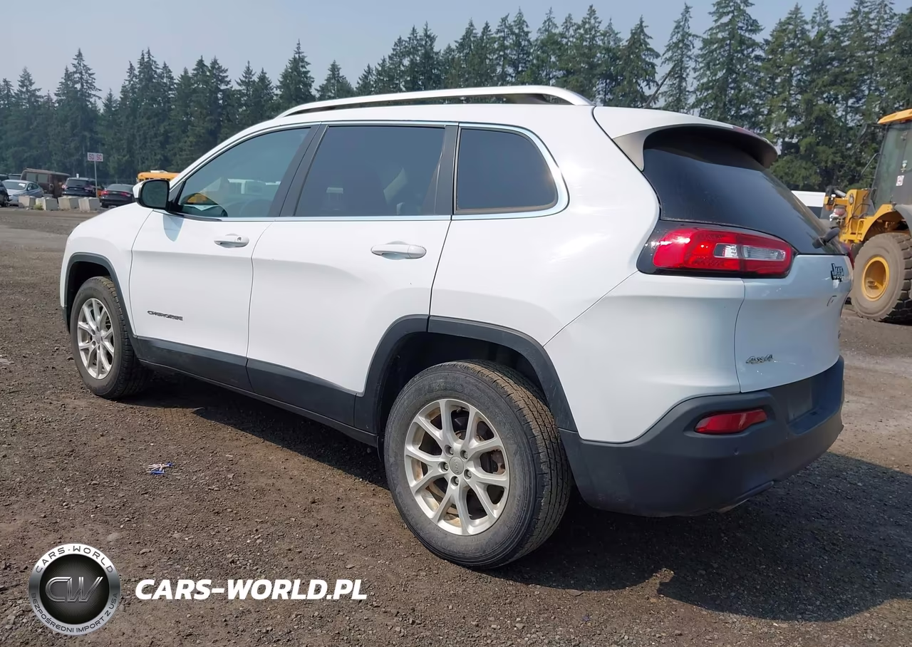 2018 Jeep Cherokee Latitude 4X4 VIN:1C4PJMCB7JD528595 - 3
