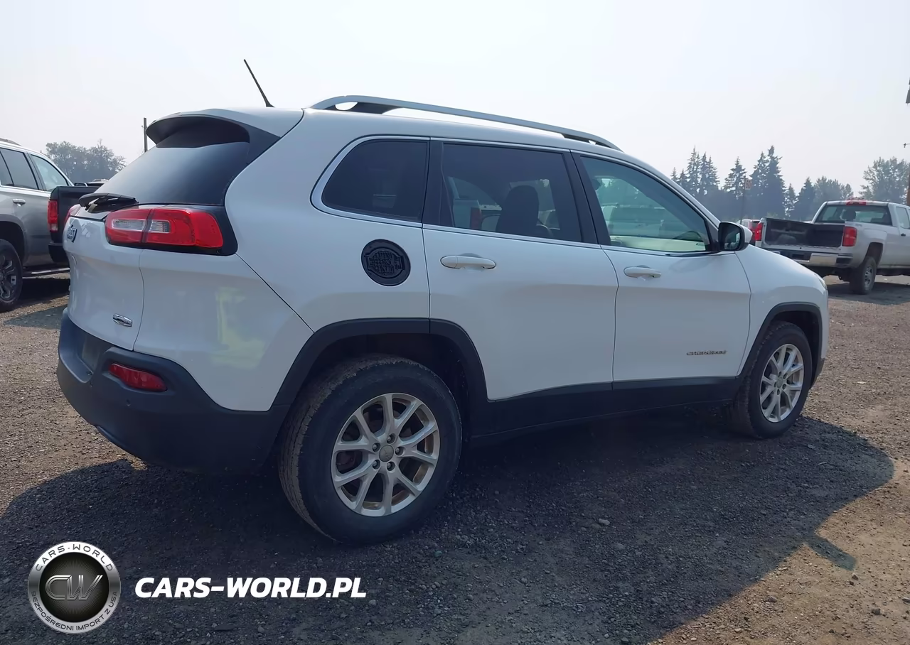 2018 Jeep Cherokee Latitude 4X4 VIN:1C4PJMCB7JD528595 - 4