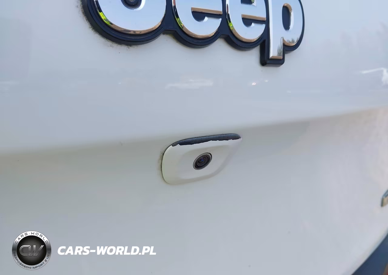 2018 Jeep Cherokee Latitude 4X4 VIN:1C4PJMCB7JD528595 - 6