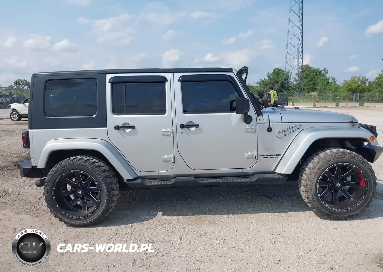 2010 Jeep Wrangler Unlimited Sahara VIN:1J4BA5H13AL123284 - 13