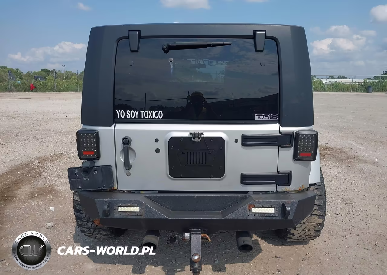 2010 Jeep Wrangler Unlimited Sahara VIN:1J4BA5H13AL123284 - 16