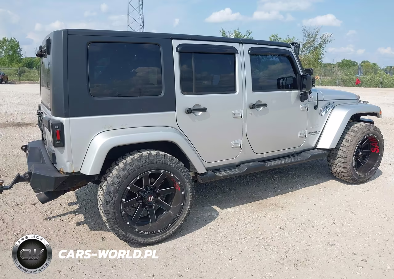 2010 Jeep Wrangler Unlimited Sahara VIN:1J4BA5H13AL123284 - 4
