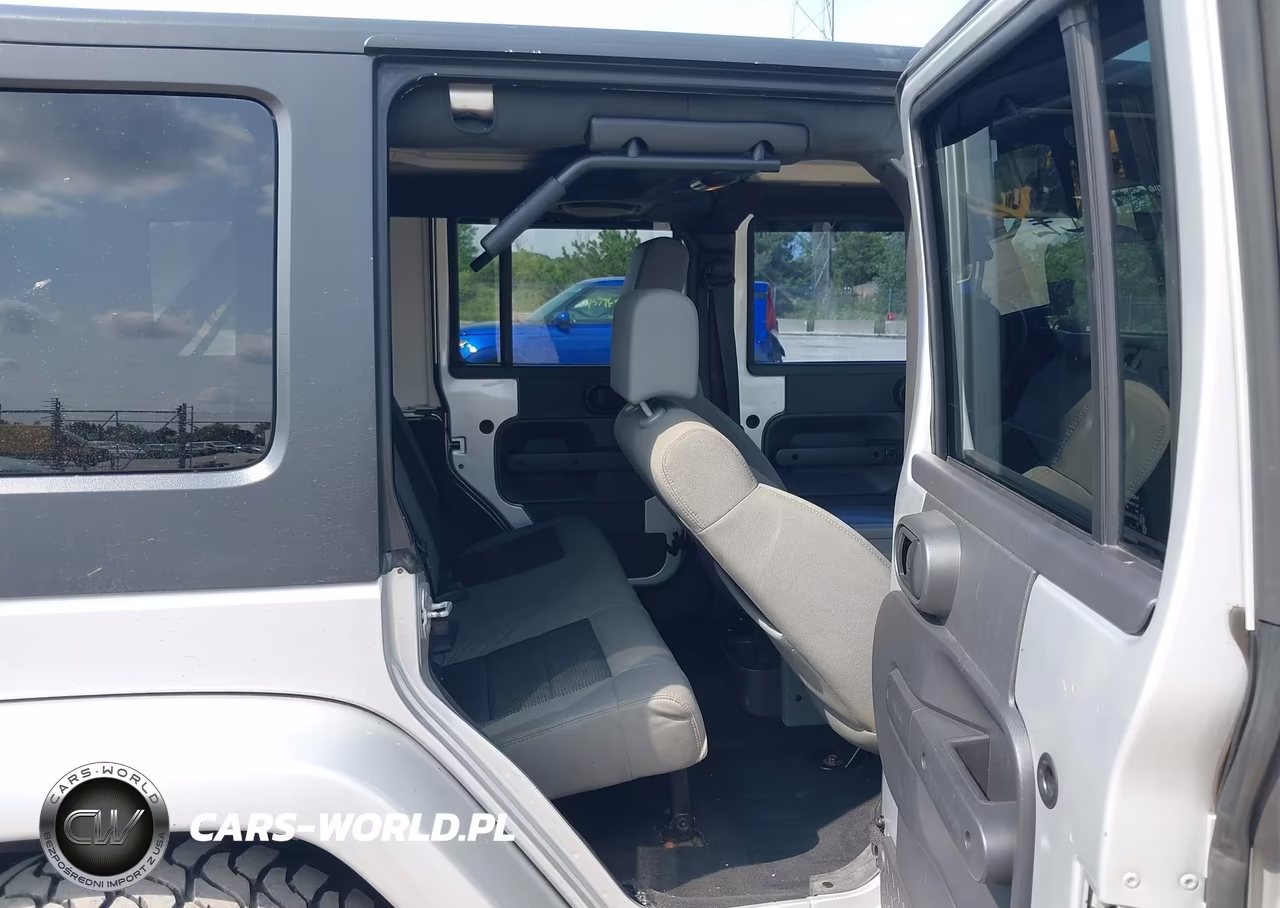 2010 Jeep Wrangler Unlimited Sahara VIN:1J4BA5H13AL123284 - 8