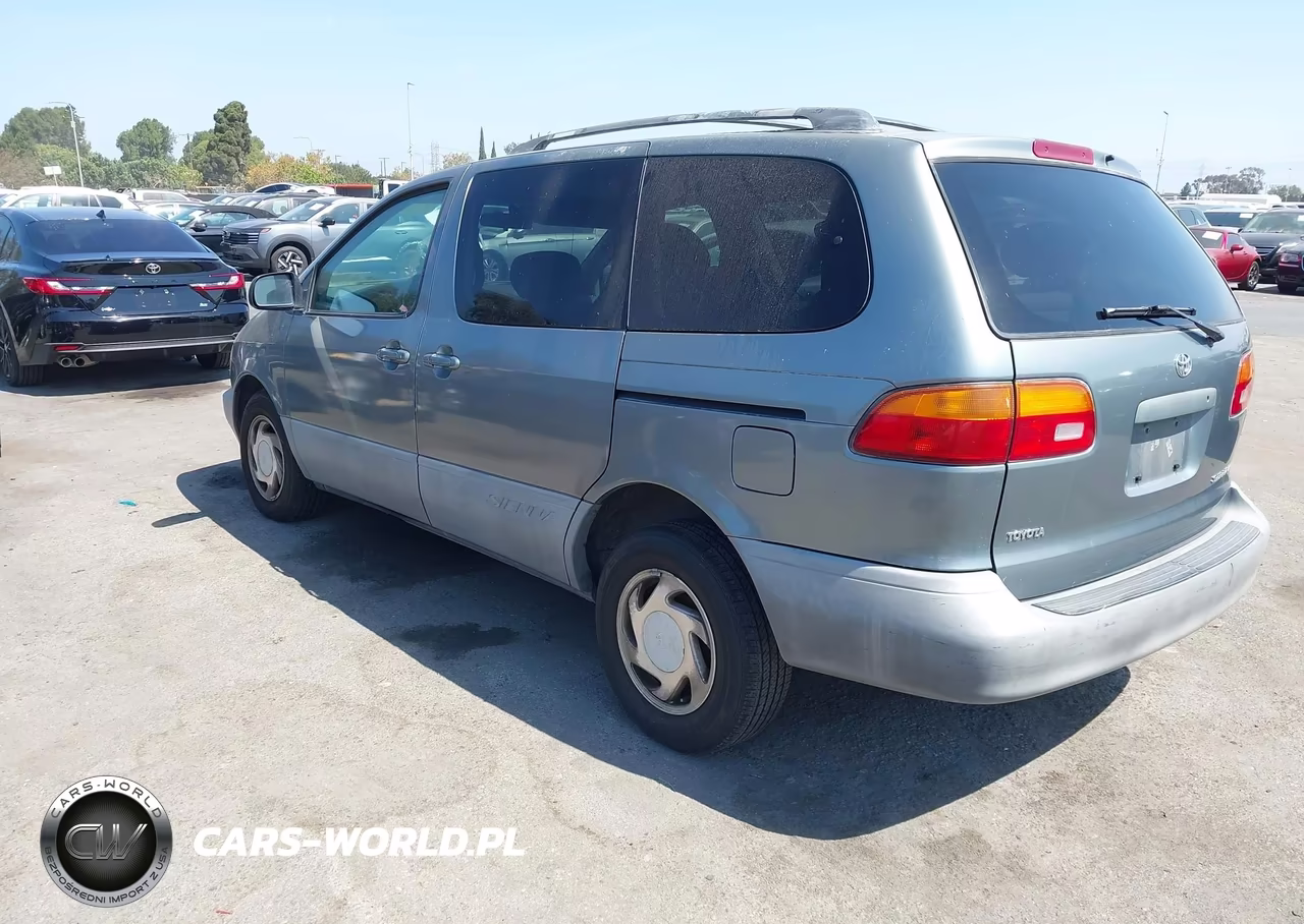 1999 Toyota Sienna Le VIN:4T3ZF13C5XU127396 - 3