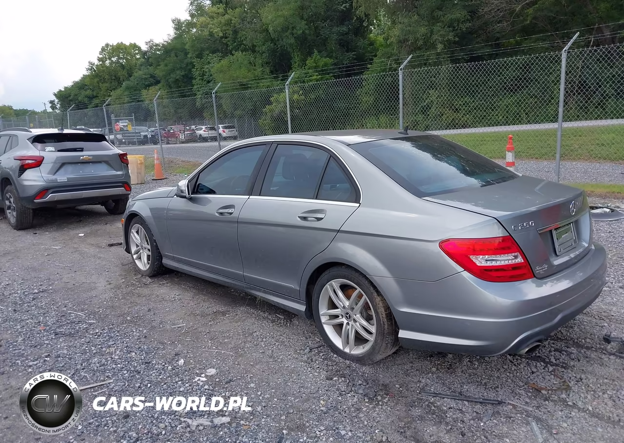 2013 Mercedes-Benz C 250 Sport VIN:WDDGF4HB4DA829685 - 3