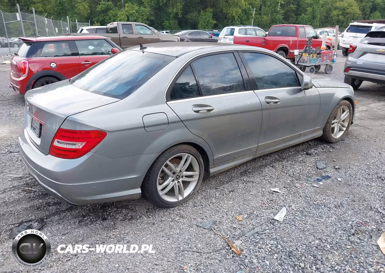2013 Mercedes-Benz C 250 Sport VIN:WDDGF4HB4DA829685 - 4
