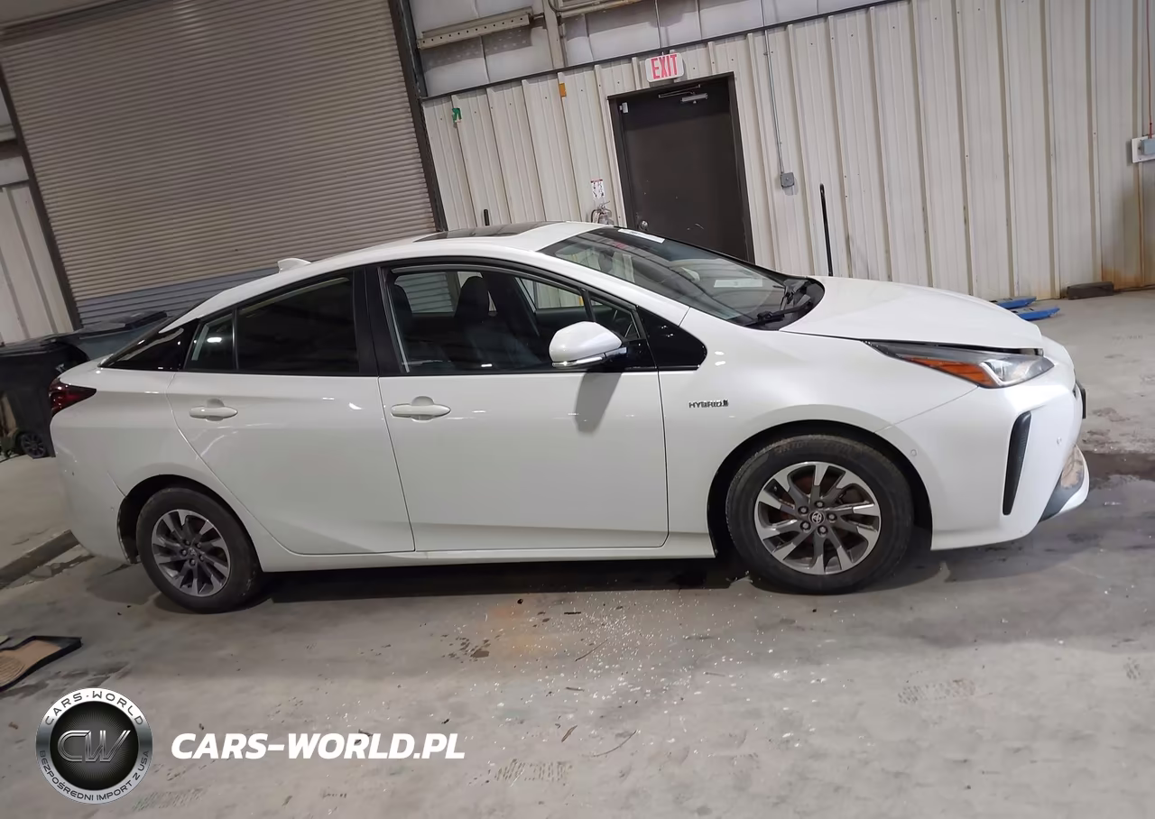 2020 Toyota Prius Xle VIN:JTDKARFU4L3120181 - 13