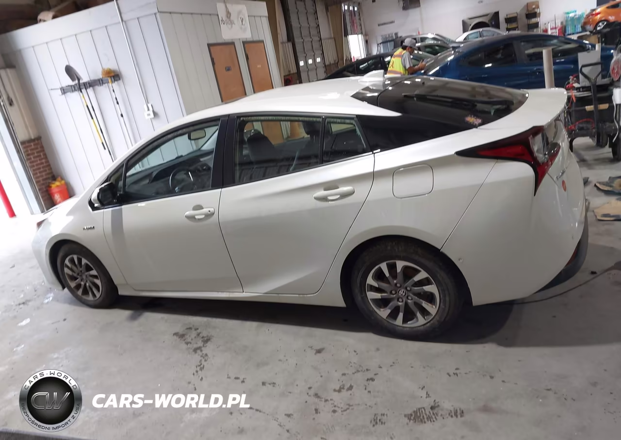 2020 Toyota Prius Xle VIN:JTDKARFU4L3120181 - 14