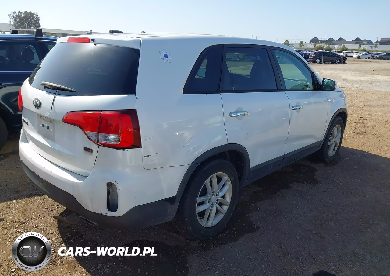 2014 Kia Sorento Lx VIN:5XYKT4A62EG426106 - 4