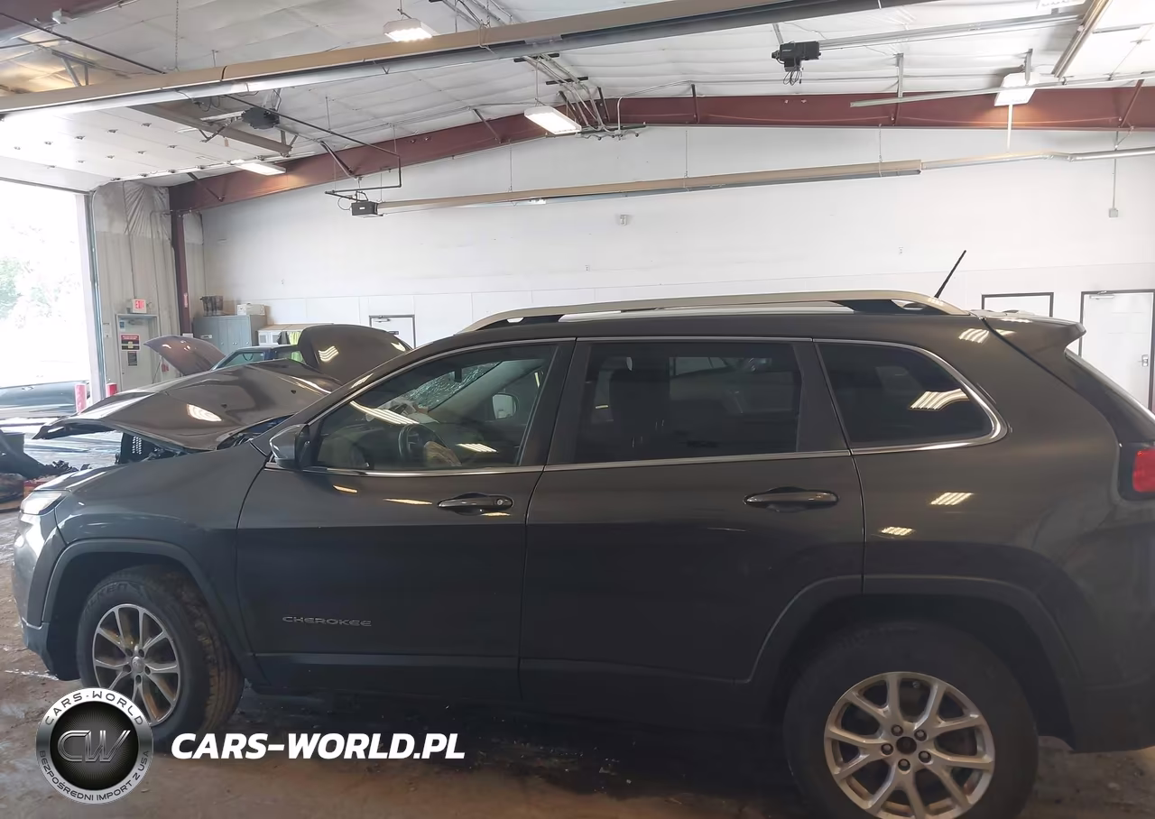 2015 Jeep Cherokee Latitude VIN:1C4PJMCB9FW788878 - 14