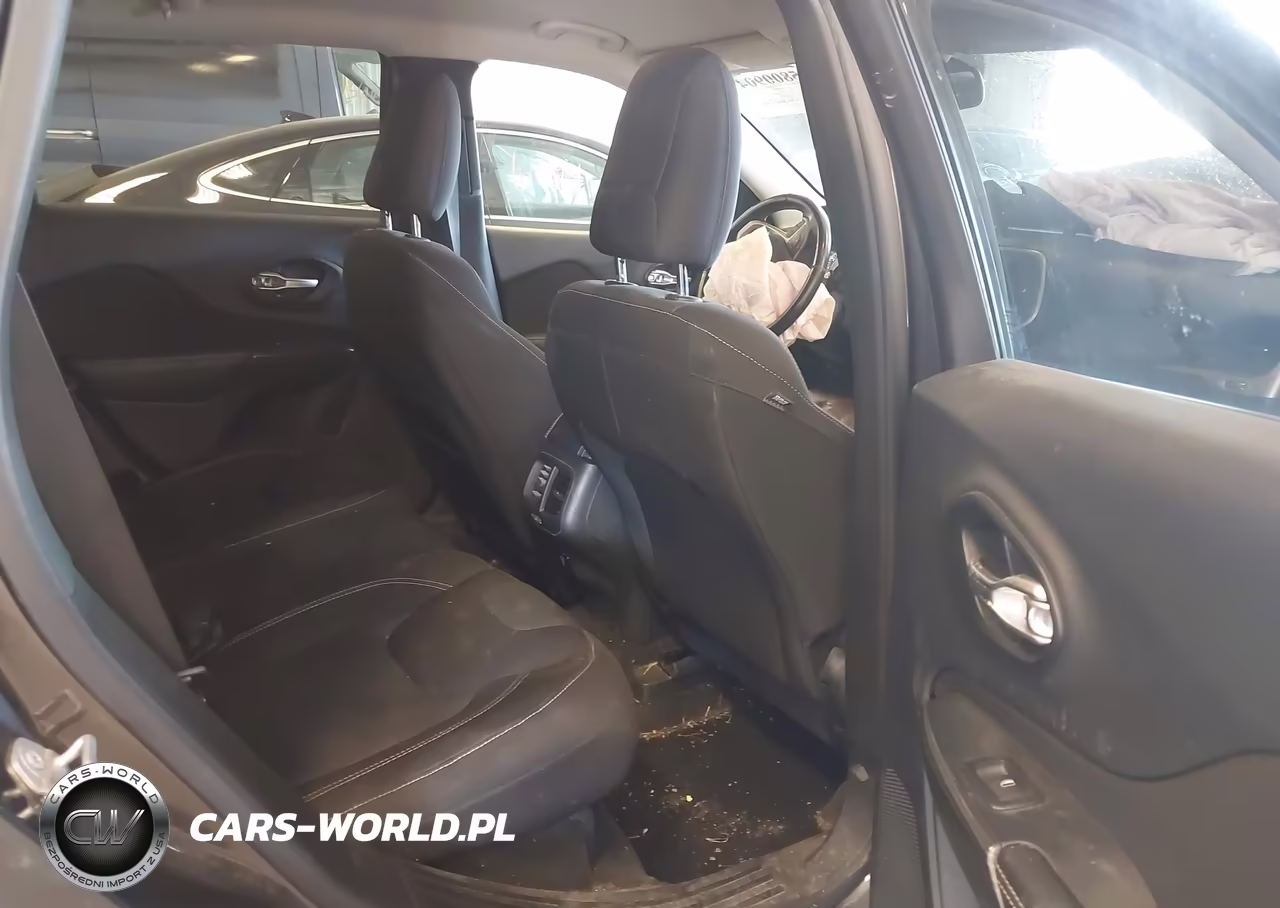 2015 Jeep Cherokee Latitude VIN:1C4PJMCB9FW788878 - 8