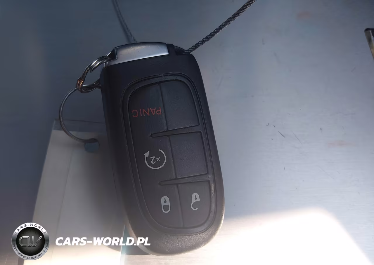 2019 Jeep Cherokee Altitude 4X4 VIN:1C4PJMLB8KD390258 - 11