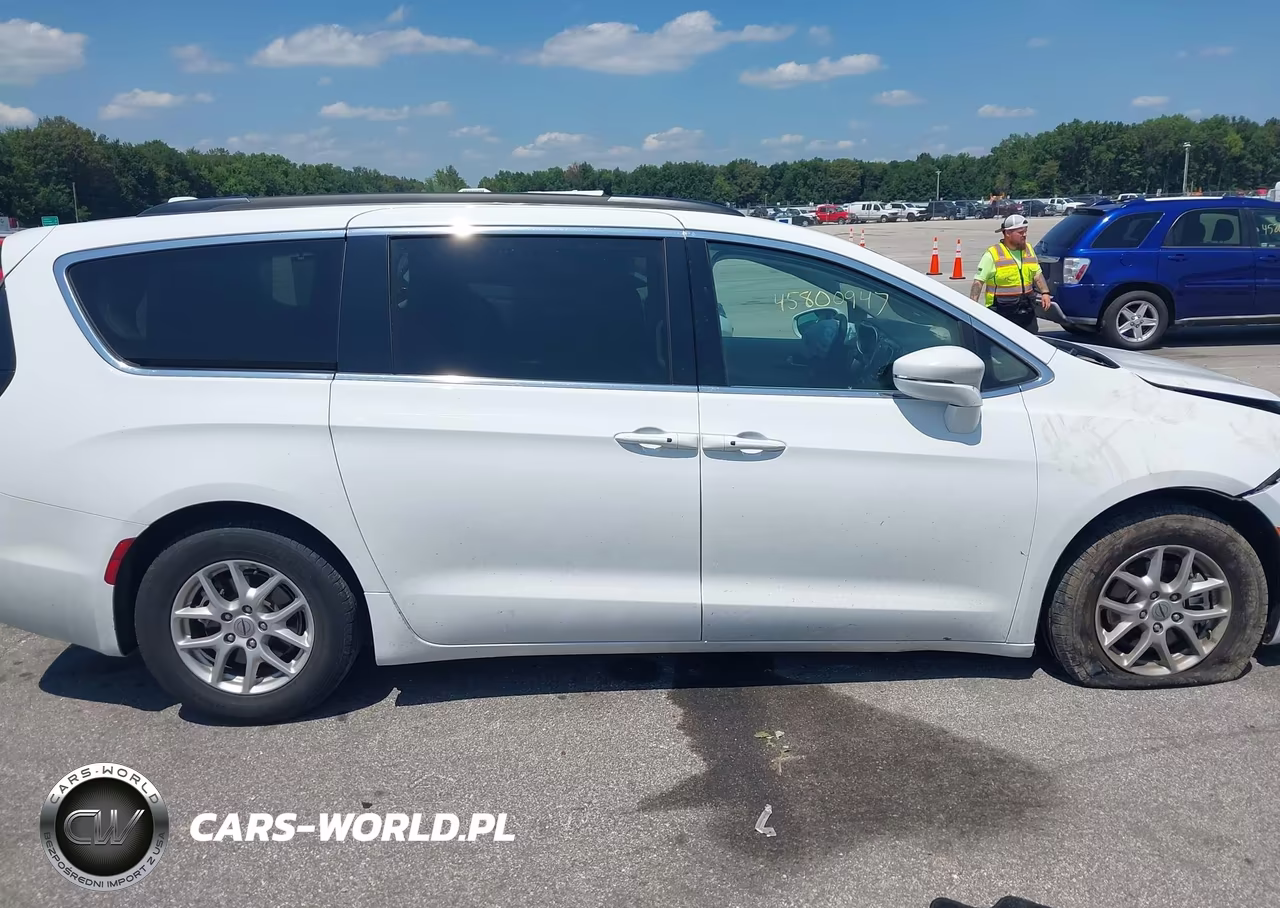 2022 Chrysler Pacifica Touring L VIN:2C4RC1BG6NR132708 - 13
