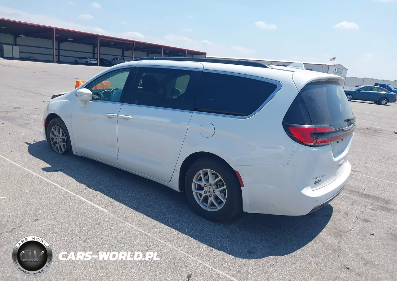2022 Chrysler Pacifica Touring L VIN:2C4RC1BG6NR132708 - 3