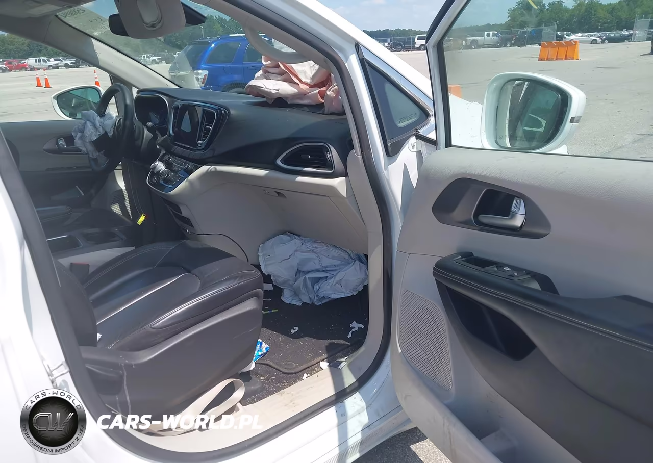 2022 Chrysler Pacifica Touring L VIN:2C4RC1BG6NR132708 - 5